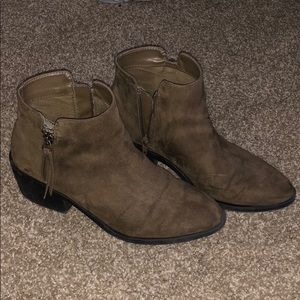 Deep brown boots 🧡